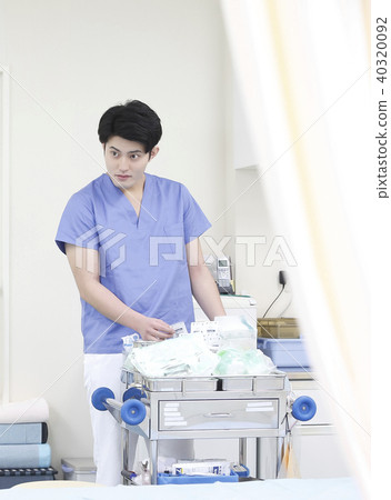 醫院治療室男護士 40320092