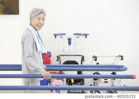 Rehab Senior Woman Rehab Senior Woman 40320155