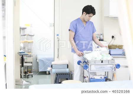 Hospital treatment room male nurse 40320166