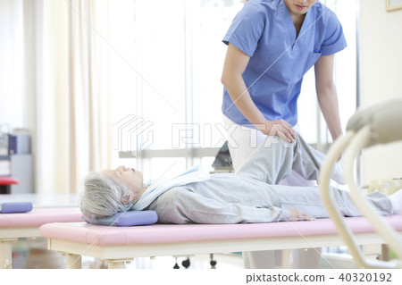 Rehab Senior Woman 40320192