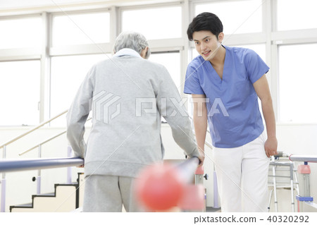 Physio治療師和資深婦女 Physio治療師和資深婦女 40320292