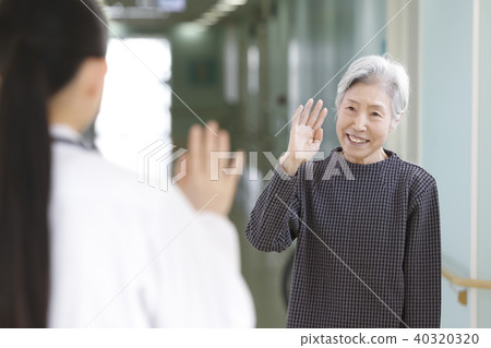 女醫生和高級的女人 女醫生和高級的女人 40320320