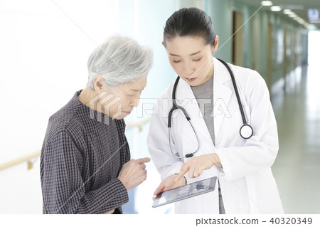 Female doctor and senior woman Female doctor and senior woman 40320349