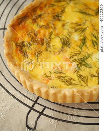 Smoked salmon and dill quiche cooking image (high angle) Smoked salmon and dill quiche cooking image (high angle) 40322269