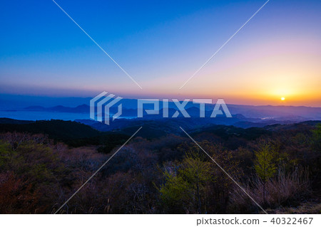 [Shizuoka Prefecture] Dawn on the Izu Darumayama Plateau 40322467