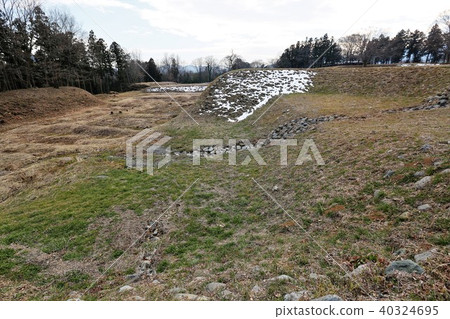 碗形的城堡 40324695