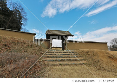 碗形的城堡 40324696