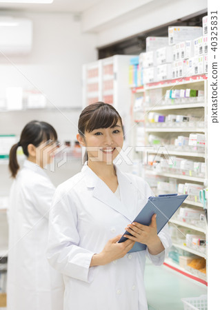 Dispensing pharmacy Pharmacy Dispensing pharmacy Pharmacy 40325831