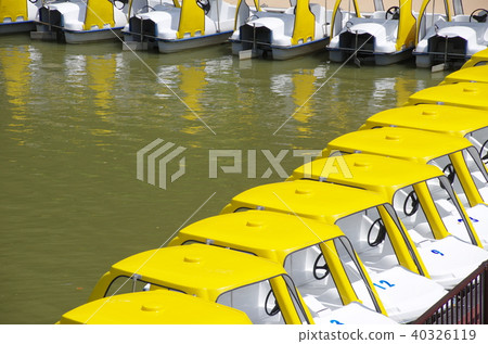 Rowing boat 40326119