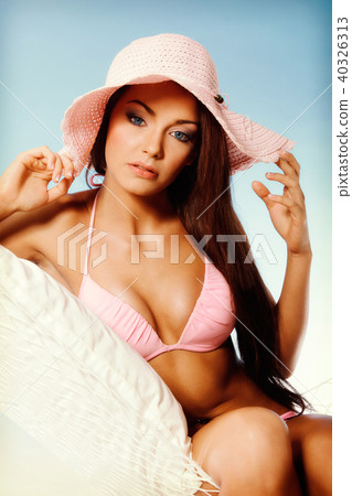 Beautiful woman in bikini relaxing in a hammock Beautiful woman in bikini relaxing in a hammock 40326313