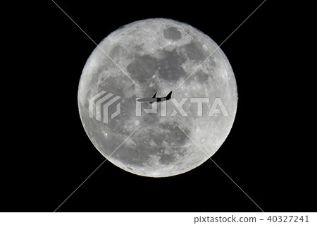Moon and plane Moon and plane 40327241