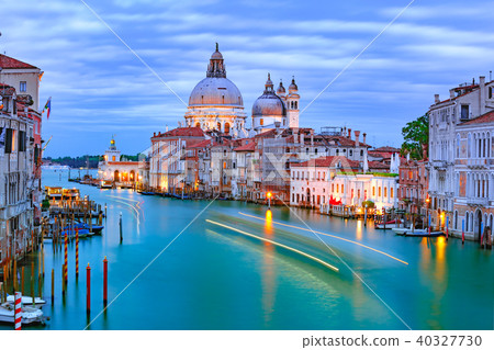 Grand canal at night in Venice, Italy Grand canal at night in Venice, Italy 40327730