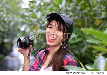 Travel concept. Asian girls are traveling in the woods.  Beautif 40329291