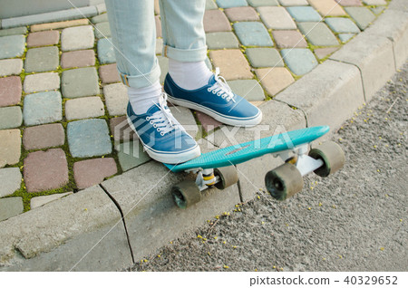 skateboard commute hipster transport solutions 40329652