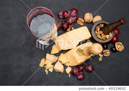 pieces of parmesan or parmigiano cheese, wine and grapes pieces of parmesan or parmigiano cheese, wine and grapes 40329692