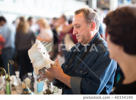 Mature family study the range of flea market 40334199