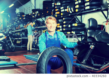 Man working with bike tires 40334260