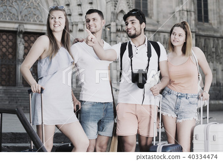 Group of people using paper map in city Group of people using paper map in city 40334474