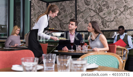 Waitress serving young couple 40335731