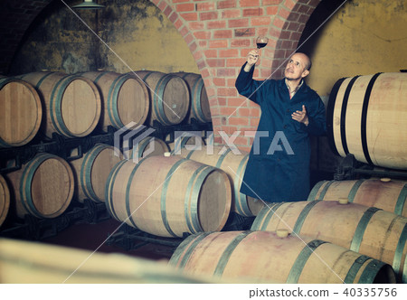 winery employee holding wine 40335756