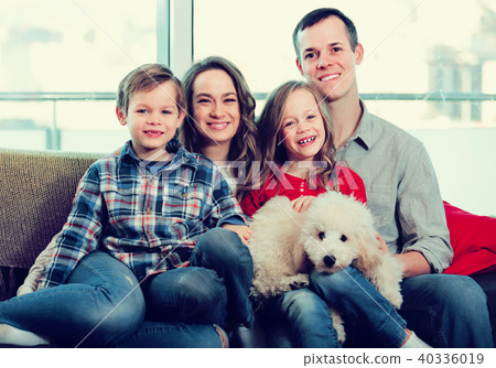glad parents and children happy to spend time at home glad parents and children happy to spend time at home 40336019