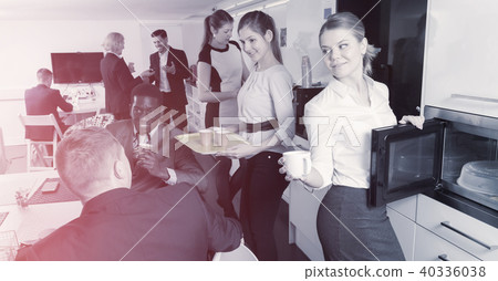 business people chatting while enjoying coffee business people chatting while enjoying coffee 40336038