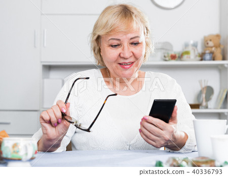 Mature woman with smartphone Mature woman with smartphone 40336793