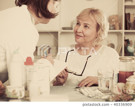 MAture woman and doctor 40336909