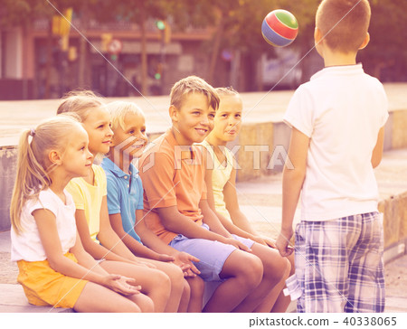 kids playing ball together 40338065