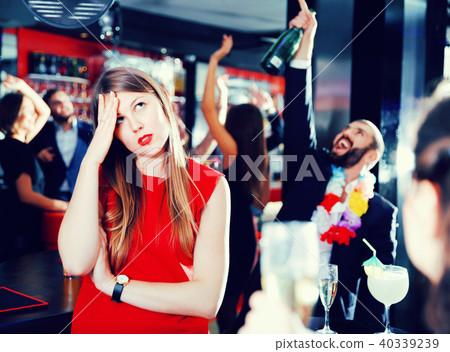 Girl upset because her boyfriend drinking too much on Hawaiian party 40339239