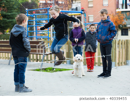 children playing rubber band children playing rubber band 40339455