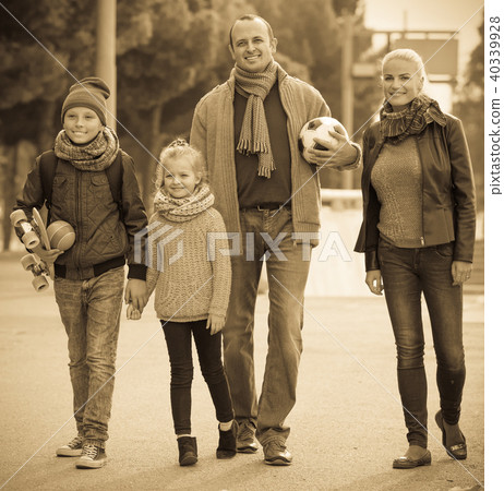 family with son and daughter 40339928