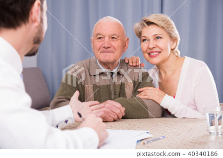 Pensioner and daughter with social employee Pensioner and daughter with social employee 40340186