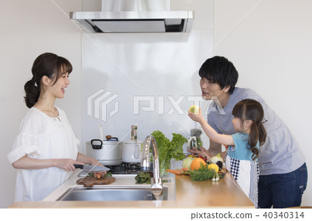 Family kitchen cooking 40340314