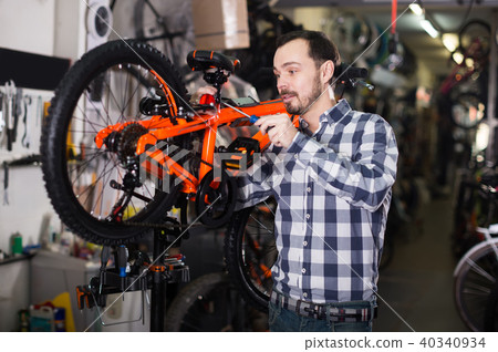 Man adjusts the seat of a sports bike 40340934