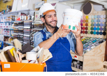 Smiling workman choosing materials 40341366