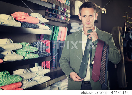 Guy deciding on new tie 40341384
