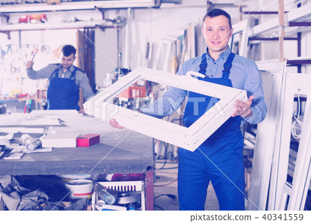 Engineer is demonstrating the window frame 40341559
