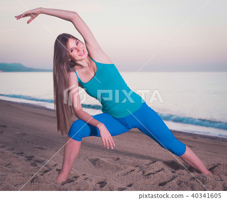 Female 20-25 years old is doing excercises on endurance Female 20-25 years old is doing excercises on endurance 40341605