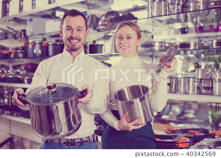 Couple buys saucepans Couple buys saucepans 40342569