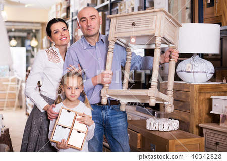 Family demonstrating curbstone in store Family demonstrating curbstone in store 40342828