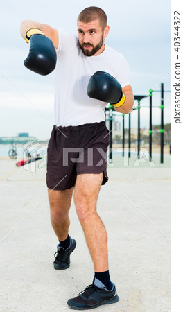 Man in boxing gloves 40344322