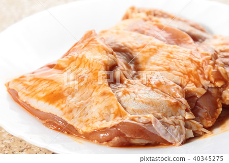 raw chicken 40345275
