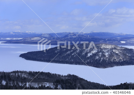 Frozen Kussharo Lake (from Hokkaido Mihoro Pass) Frozen Kussharo Lake (from Hokkaido Mihoro Pass) 40346046