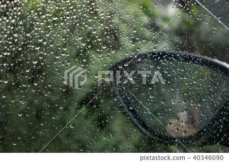 在雨中 在雨中 40346090