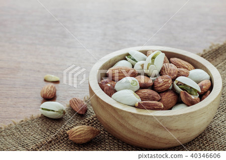 Almond in a bowl. 40346606