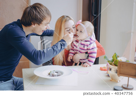 family in cafe 40347756