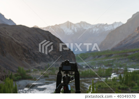 Taking landscape photography by dslr camera 40349370