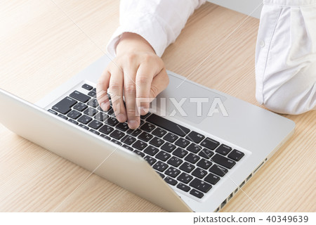 操作個人電腦的人 操作個人電腦的人 40349639