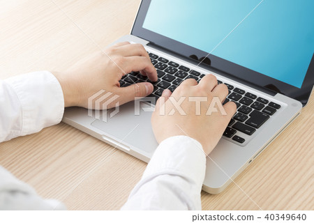 操作個人電腦的人 40349640